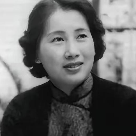 1912年，叶挺被迫娶了童养媳黄春，新婚夜，他被父亲警告：“给我好好圆房，给叶家