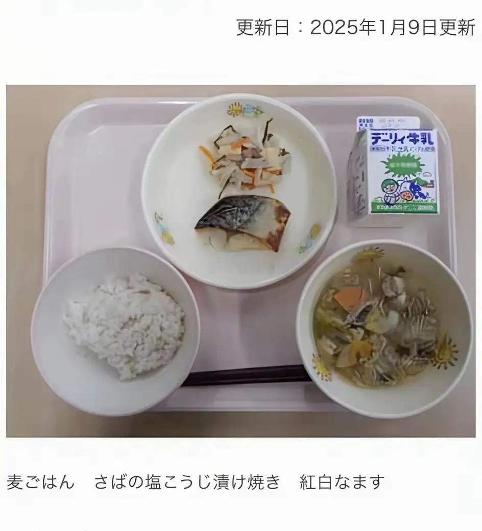 2000年的日本校园餐vs2025年的日本校园餐