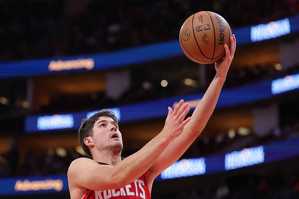 火箭先发阵容最大的问题还是空间，申京不是稳定的投手，奥科吉不可能保持稳定的三分命