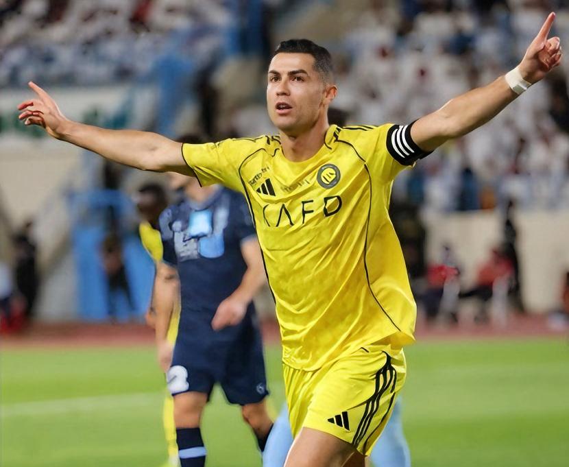 就问你服不服？C罗又晒照！利雅得胜利客场取胜，赛后社媒分享庆祝照，球迷：他是真的