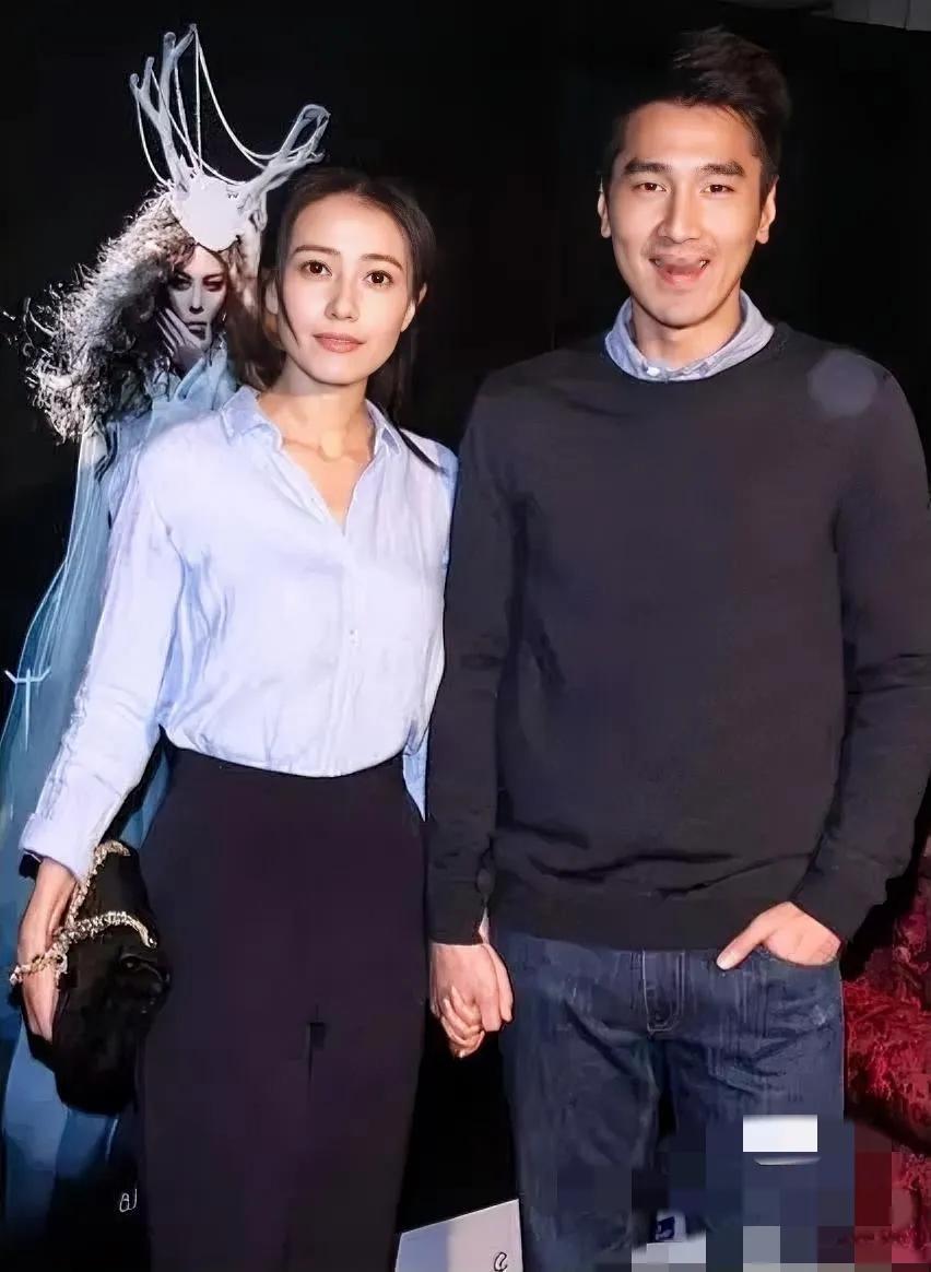 赵又廷说，娶了高圆圆之后，我的每条微博下面都有一条信息“夺妻之仇，不共戴天”！