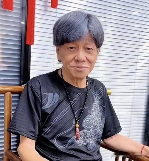 演员梁小龙去世，“香港四小龙”只剩下两人了！1973年，功夫明星李小龙去世，可