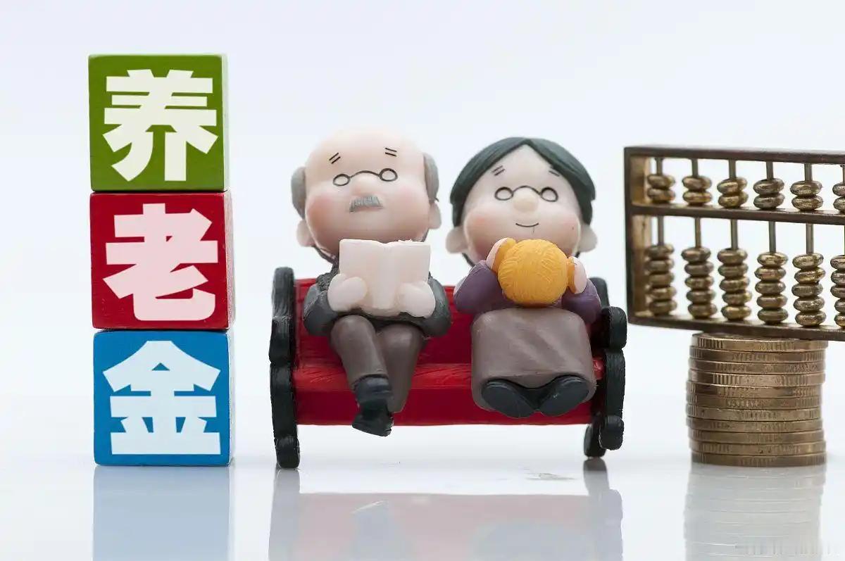 社保只交15年，2026年退休，个人账户5万，每月大概能领多少养老金？一算就懂
