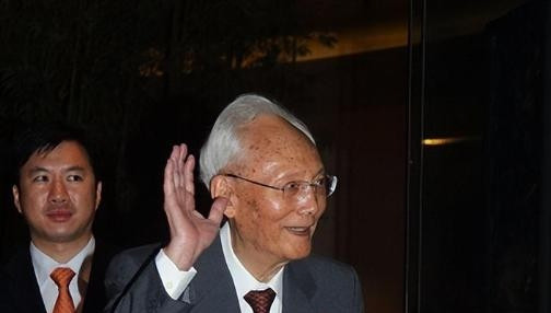 英国人想花光香港钱？中央不答应！---