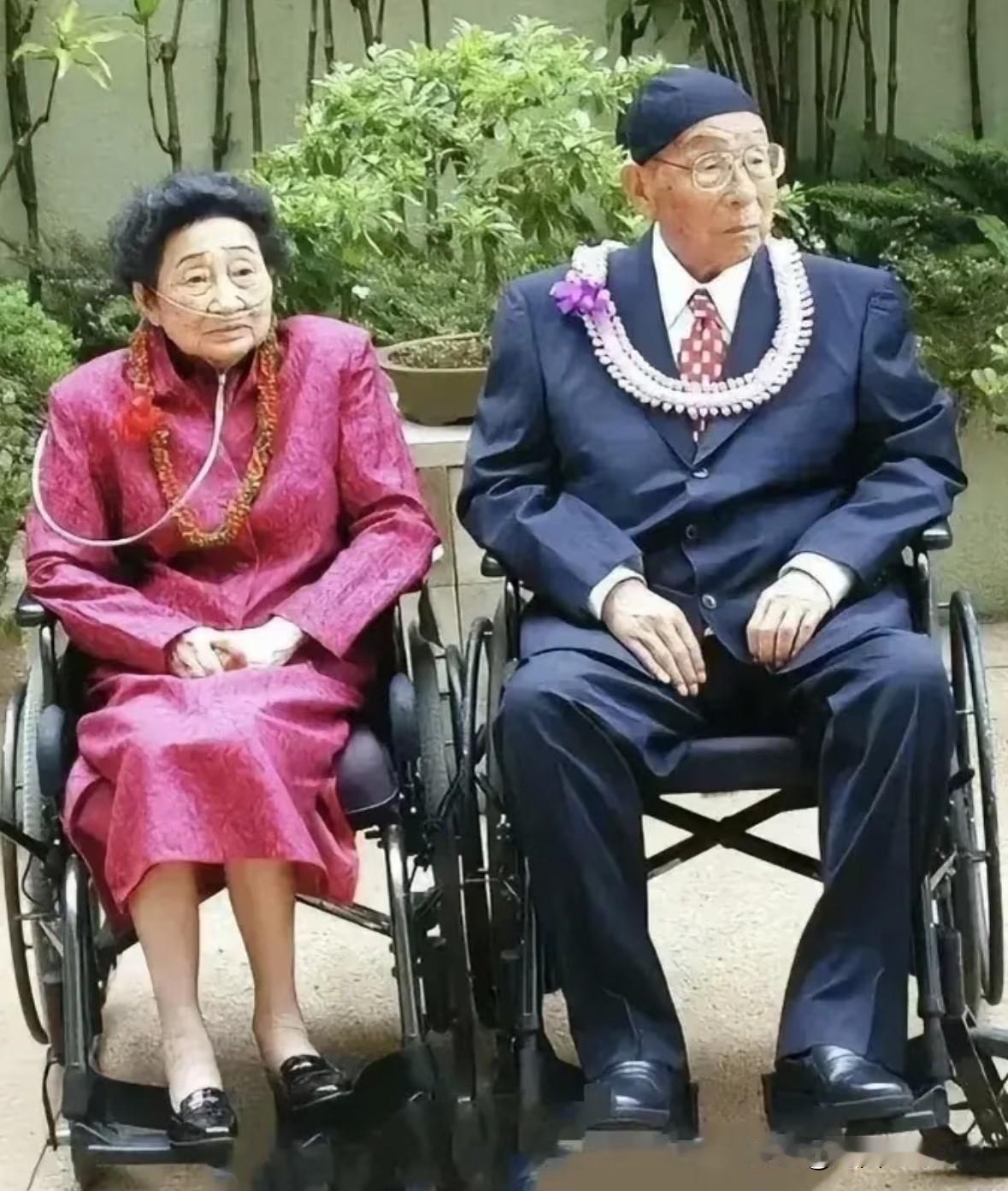 100岁张学良与88岁赵一荻留下一张最后一次生日合影。2000年6月3日，张学