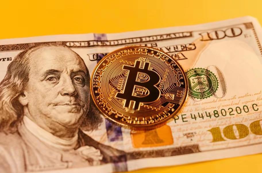 比特币为什么持续下跌？回答一下读者的问题。比特币是超发美元蓄水池，而且比特币与美