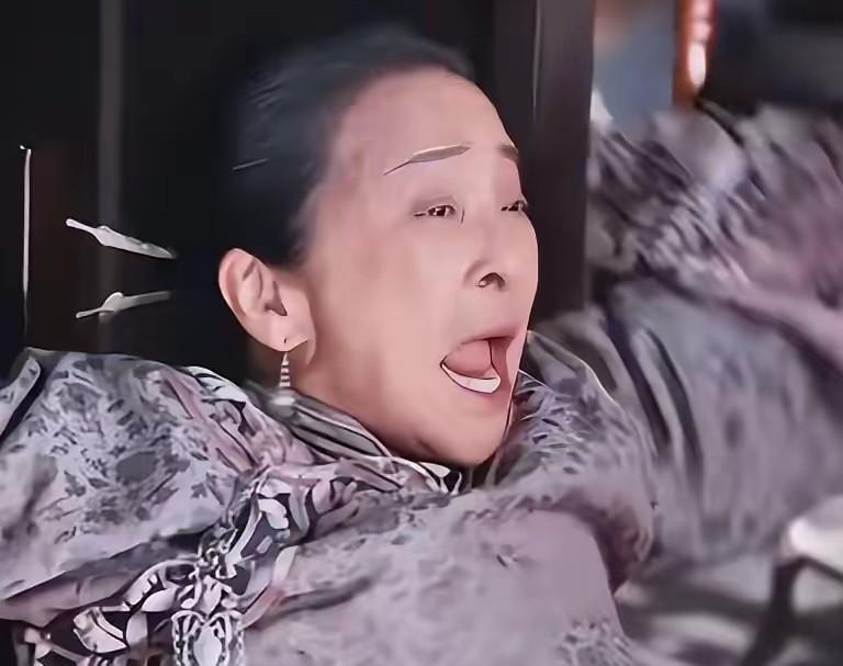 《灼灼韶华》陈母被宋萍关进猪圈，陈家彻底没救了。宋萍在褚韶华出走，陈二顺下线