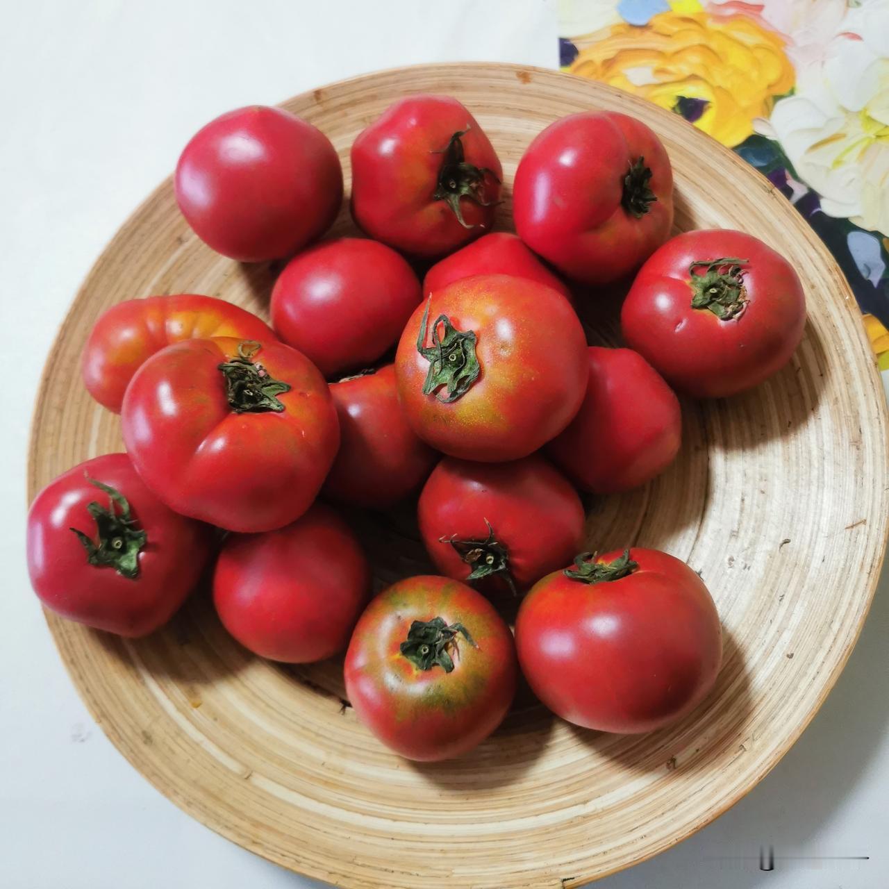 大连春海农贸市场的蔬菜太便宜了！草莓西红柿10块钱三斤，掰开一个，里面满满的