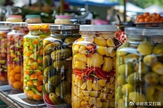 凤凰新闻【癌症的“源头”已发现？咸菜没上榜，第1名大家或天天都在吃】这几年，关于