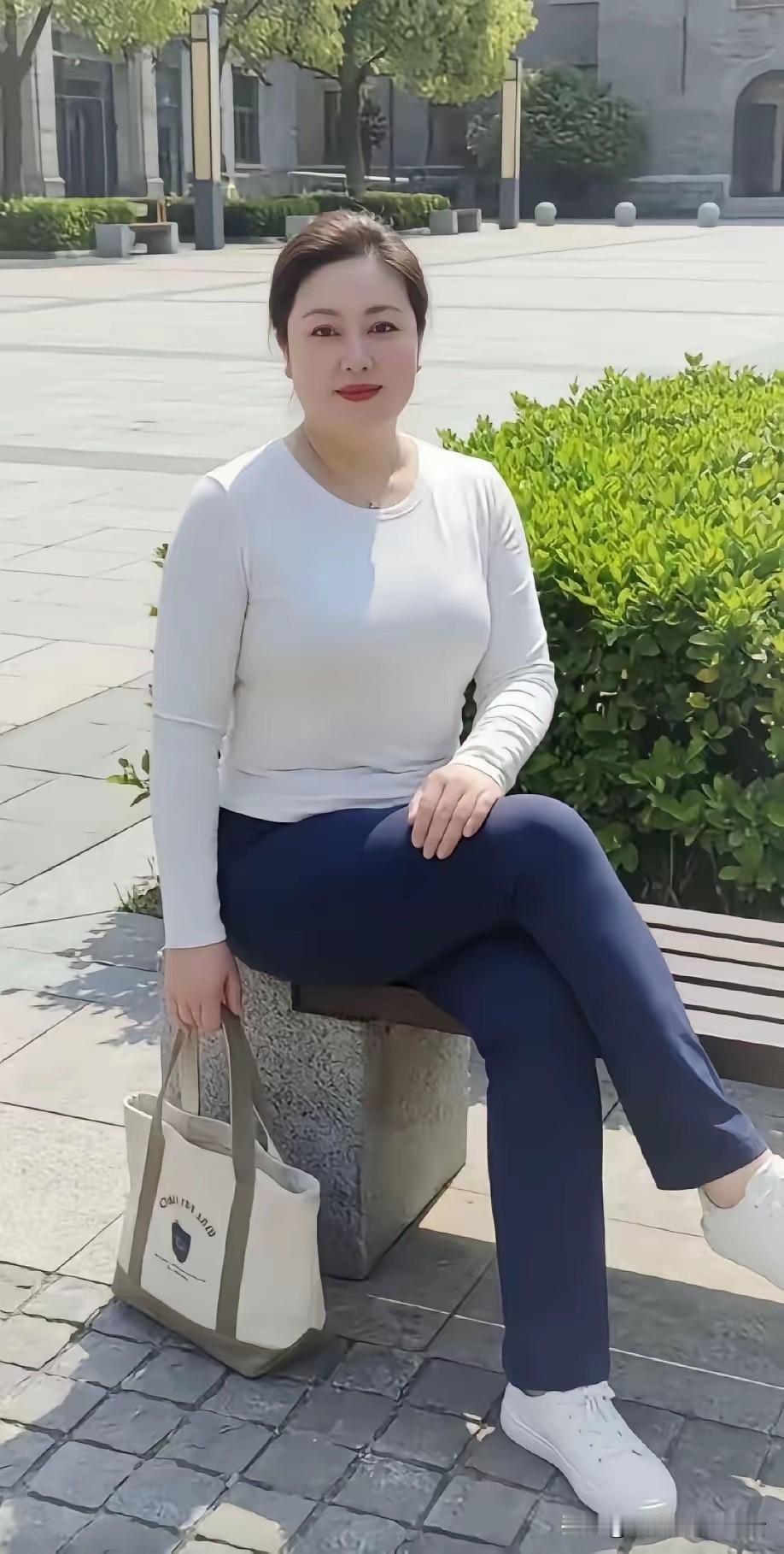 女人在选择情人的时候要经历四个阶段第一，非常美好的憧憬第二，被拿下后的沉