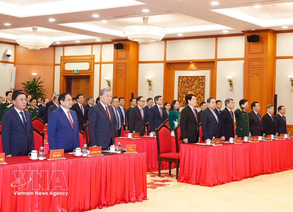 时隔三天，范明政再次获得表彰！3月30日，苏林授予范明政、阮和平以及潘廷镯潘