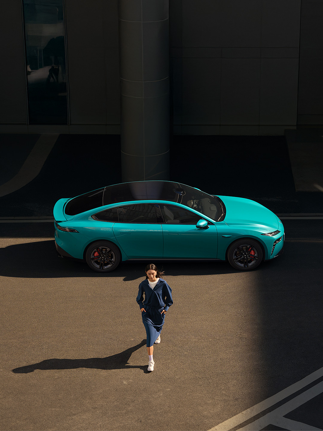 东风奕派上市发布会太炸了！新车eπ007+颜值拉满，无框车门、电动掀背尾门，搭配