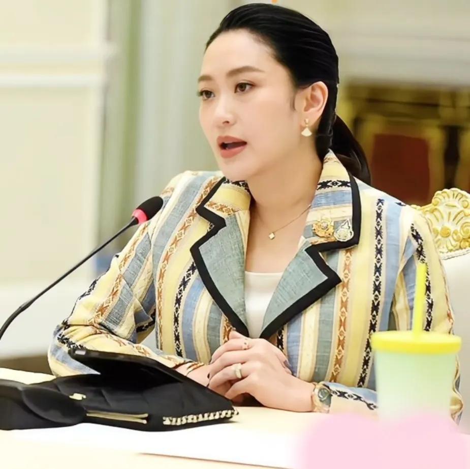 佩通坦支持率最近一直在暴跌：现在仅剩到9.2%的支持率了，难道民众真的要放弃她了