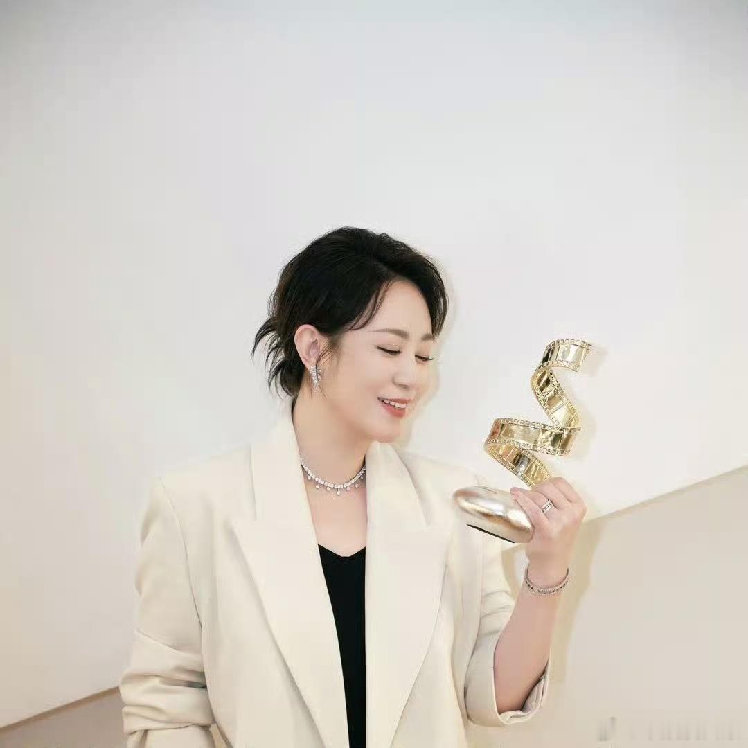 马丽回应被叫妈妈马丽回应妈妈感看完马丽这段采访心里暖暖的，成为母亲之后出演很多