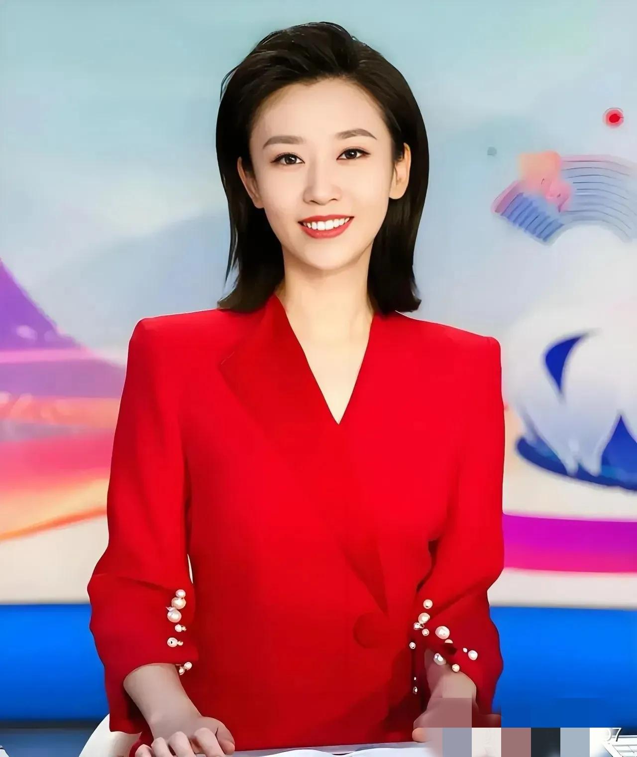 央视主持人，王音棋34岁，出生于江苏，首位90后新闻主播，年轻漂亮。父亲：王宏建