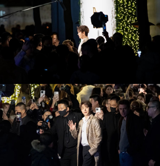 很多朋友没有抢到和邓为的合影资格，没必要气馁第一，邓为就是很火，合影的人太多了，