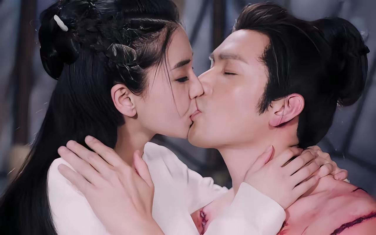 钟汉良和杨颖是两个狠人，嘴巴亲成这样也不用替身。他们之所以选择亲自上阵，应该是觉