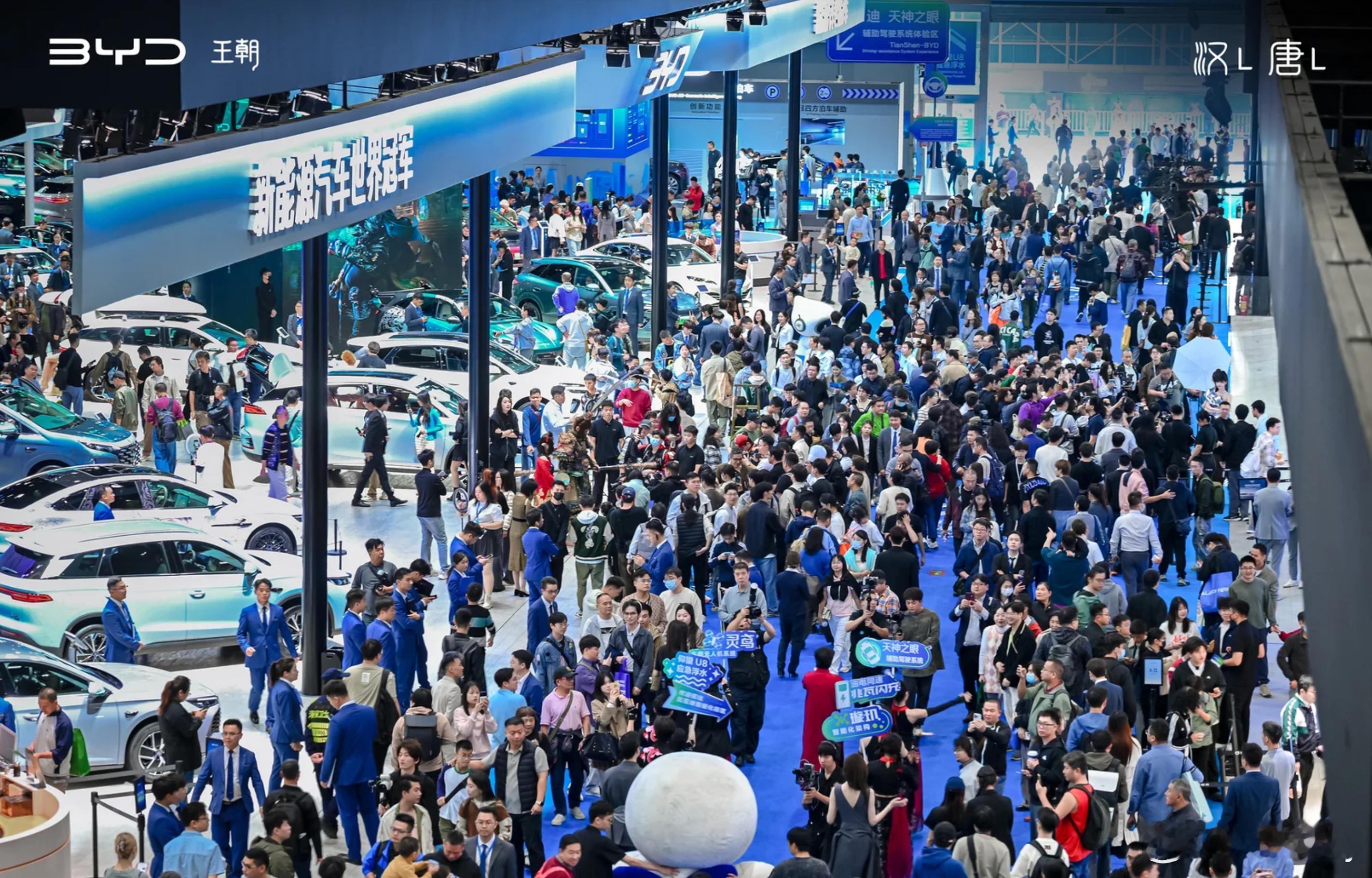 比亚迪展台人人人人，汉L六款车身颜色和三款内饰配色，可选择的也多了。OTA之后也