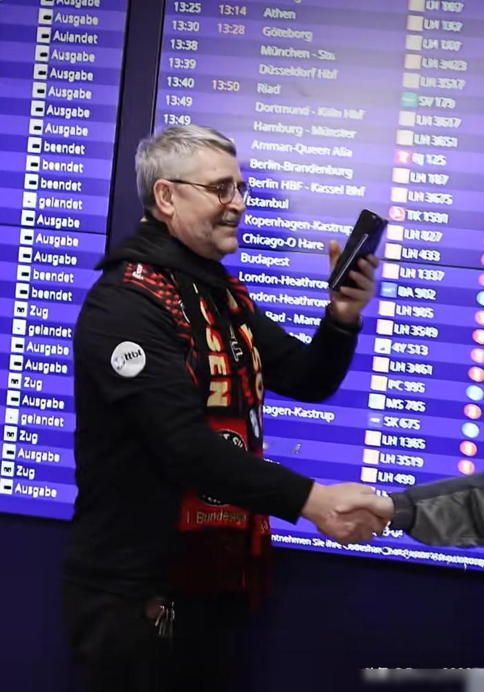 林高远于当地时间中午14点多顺抵达德国，穆尔豪森俱乐部派出工作人员专程到机场接高