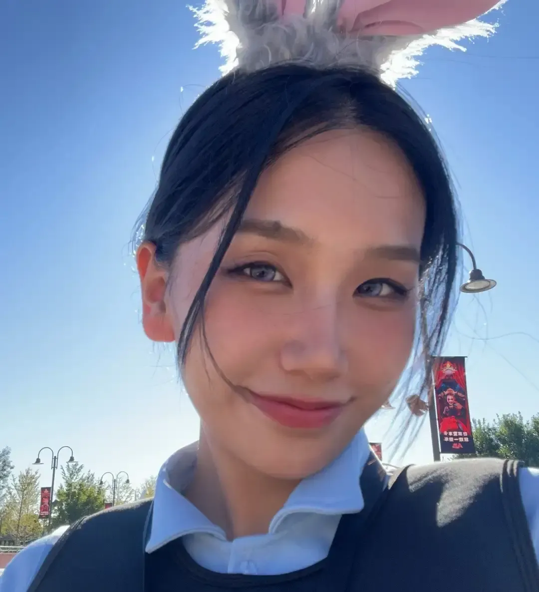 何美延被曝和梁淞感情亮红灯。三年恋爱突然停更合照，男方母子被传悄悄咨...