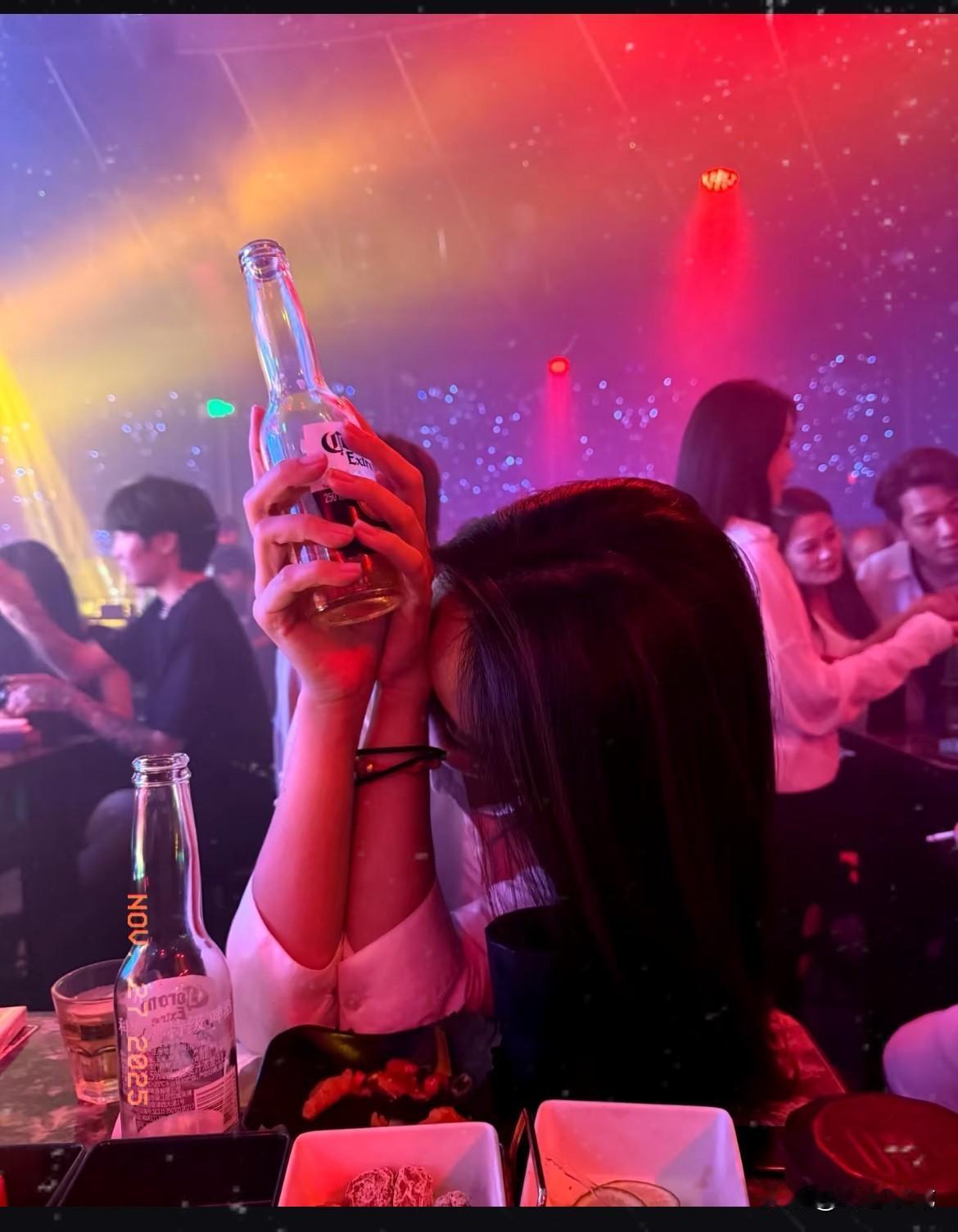 谁懂啊家人们！昨晚在酒吧遇上的事，直接刷新我对负债的认知！一个美女径直过来，