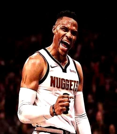 你敢信吗？国王摆烂居然帮威少守住了历史三双王的位子。约基奇现在常规赛三双已经