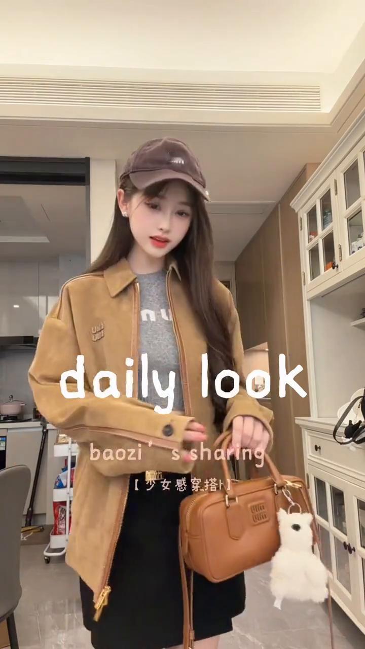 少女感穿搭。欢迎收看小包子的穿搭分享。·糖炒栗子色系，靴子显得比例很好，毛茸