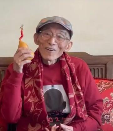 终于懂了！游本昌为啥主动住养老院？游本昌主动住进养老院不是为了名气或钱
