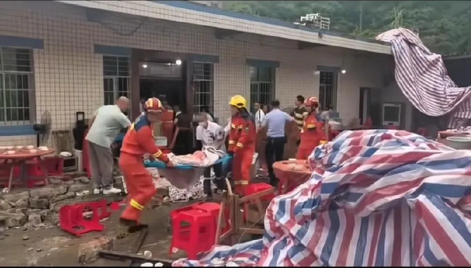 “截了一只脚，以后也是残疾”，四川“升学宴”事件中，最让人难受的就是一个十几