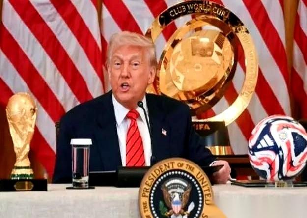 我跟你讲，今天看到个新闻，差点没把我笑死。一个德国议员，对着美国放狠话，说你们