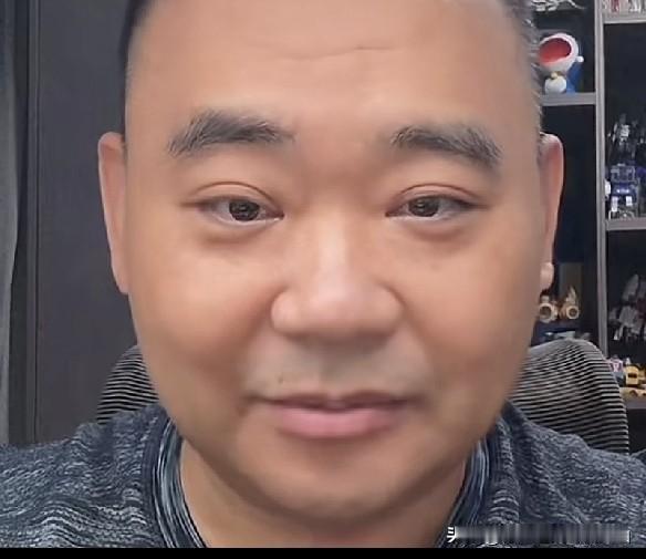 有人问侯宝林孙子侯震，你是长子长孙，旁人都说你天生不是说相声的料，你对此怎么评价