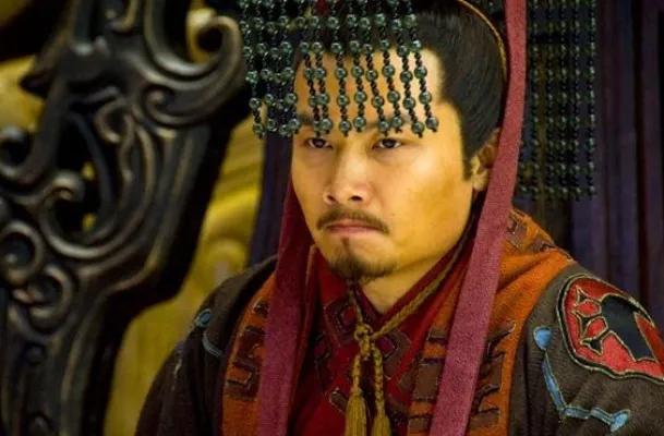 220年，曹操弥留之际，把曹丕叫到床前，没有叮嘱他如何篡汉称帝，也没有教他如何