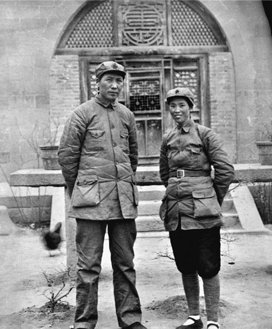 贺子珍怀孕后毅然离开毛主席，两人二十二年后重逢，贺子珍见面忍不住泪流痛哭！19