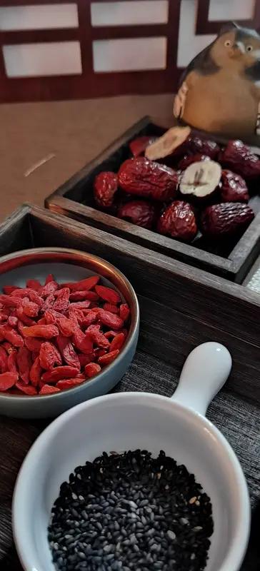 养生养心最好的方式，我觉得是动静结合。动，就选适合自己的运动，像慢跑，每周坚持3