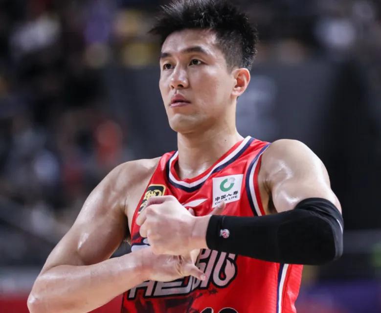 太唏嘘了！郭艾伦竟然栽在了最信任的熟人手里！4月5日，国内媒体最新报道，郭