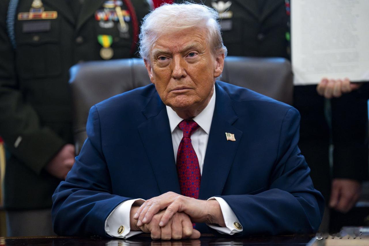 特朗普：美国应该拥抱汽油车今天晚上，美国总统特朗普再度做出令人大跌眼镜的决策，