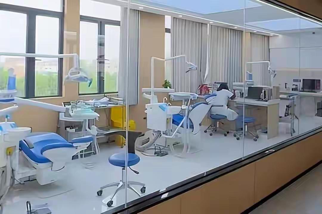 牙科关店潮来得太猛了！全国近六成诊所倒闭，曾经的暴利生意说凉就凉，这哪是行业衰退