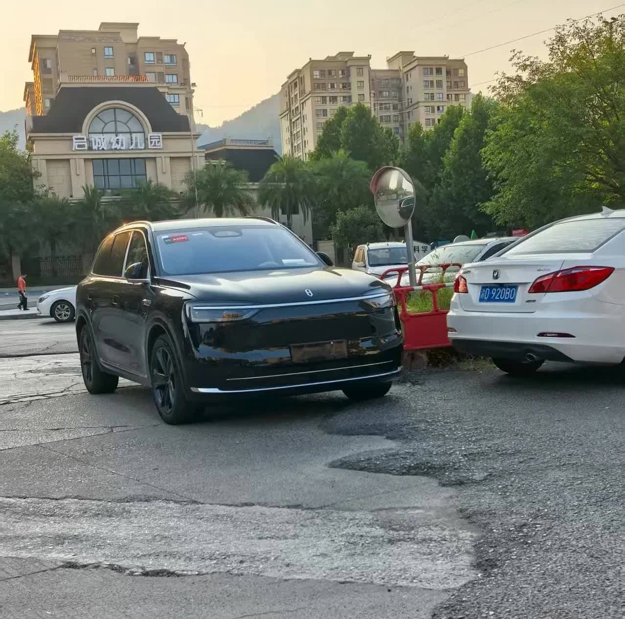 正在路试的问界M7车型！黑色的版本看起来怎么样？这个车上市肯定是一款爆款车型