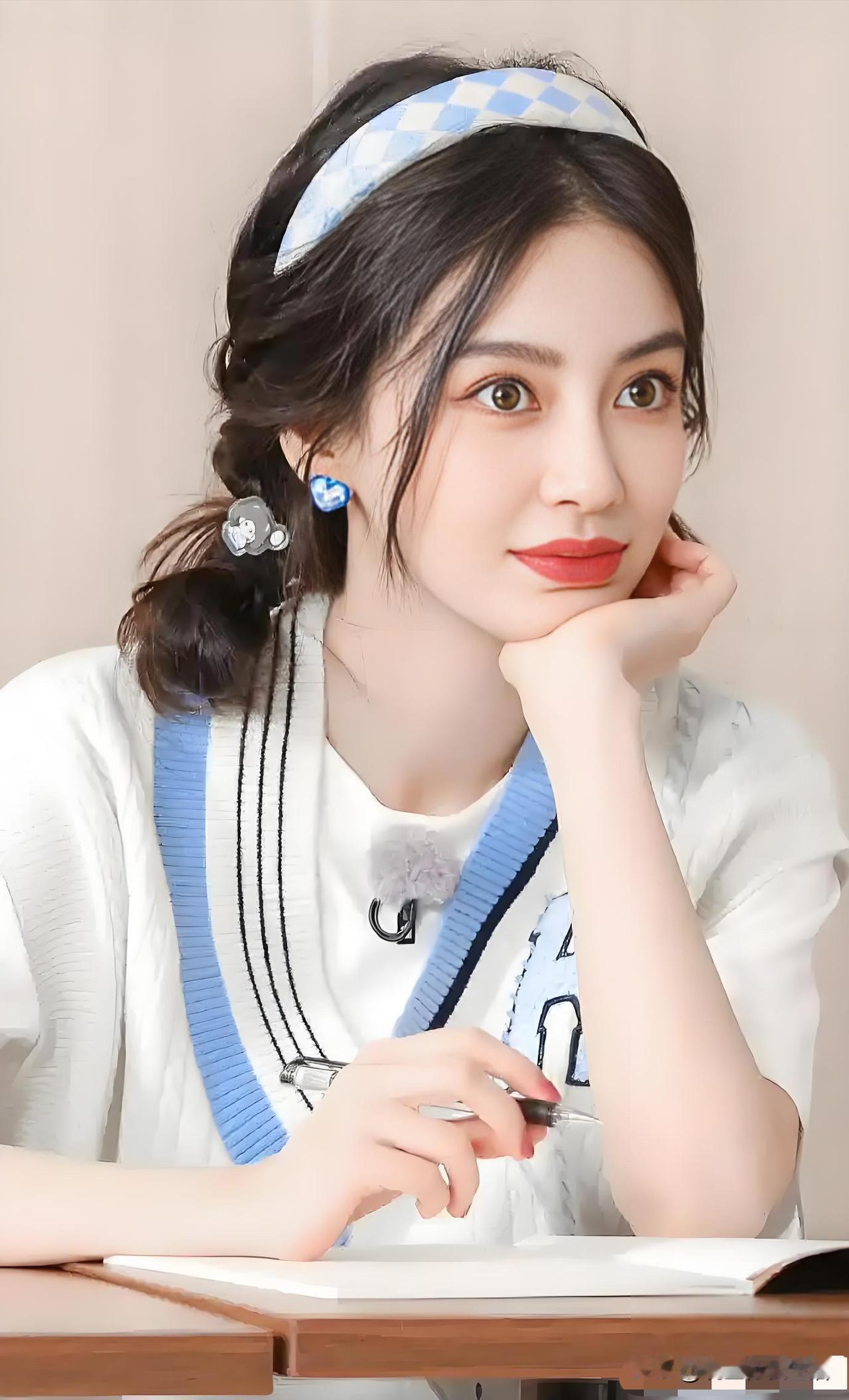 100万港币！Angelababy虽然事业一蹶不振，但在火灾面前大方捐款，好样的