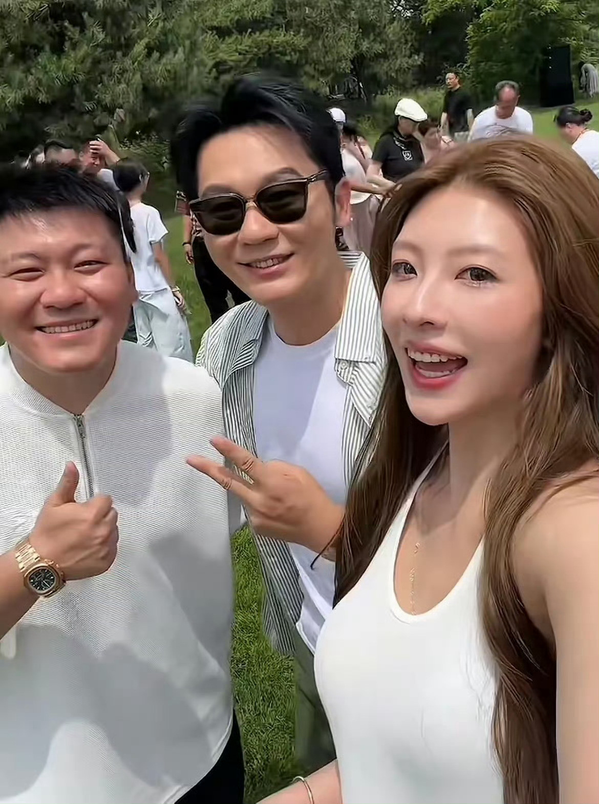李晨妹妹结婚演员李晨同父异母的妹妹李可馨近日在杭州低调完婚，其另一重身份是坐拥3