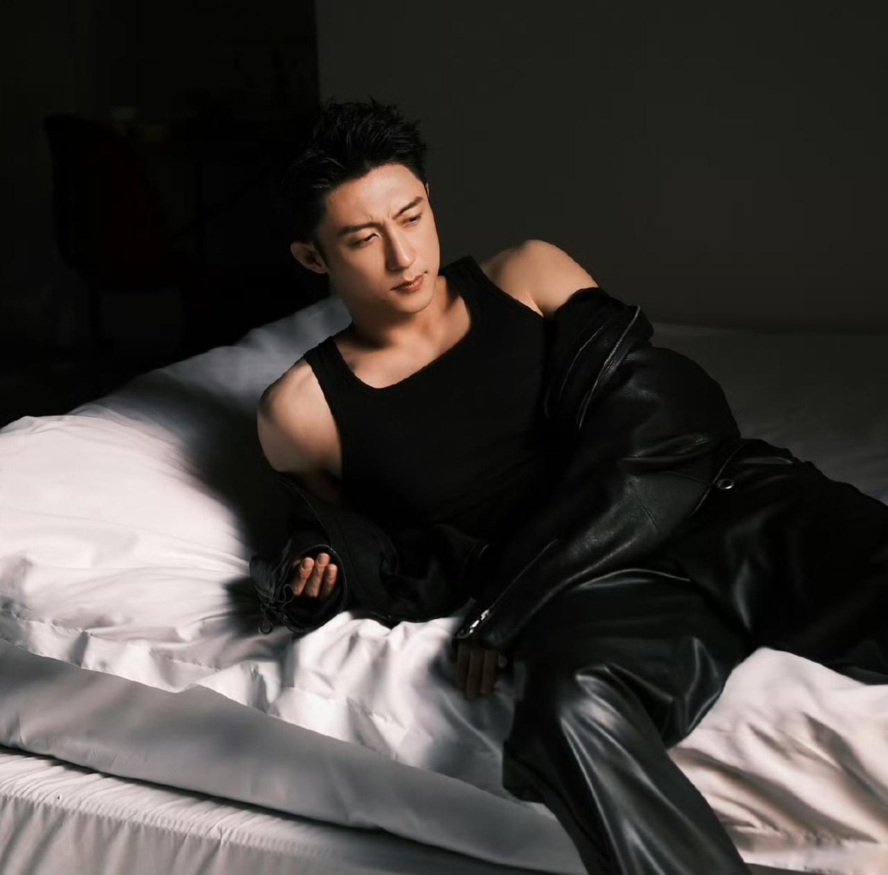 黄景瑜工作室这辟谣速度好快狗仔刚把所谓的“恋情瓜”放出来，全网还没来得及吃