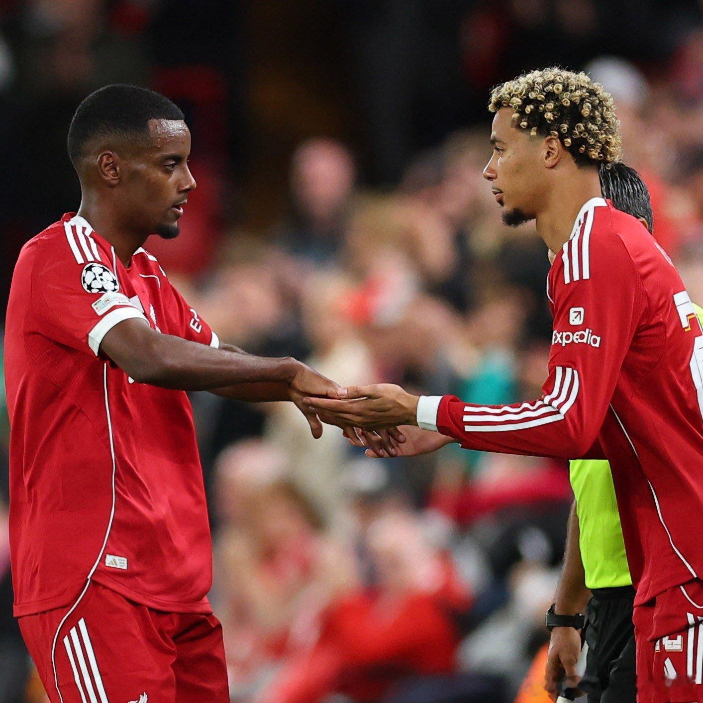 斯洛特关于为什么决定让伊萨克首发：赛前我就说过，如果比赛拖入加时赛，而他在下半场