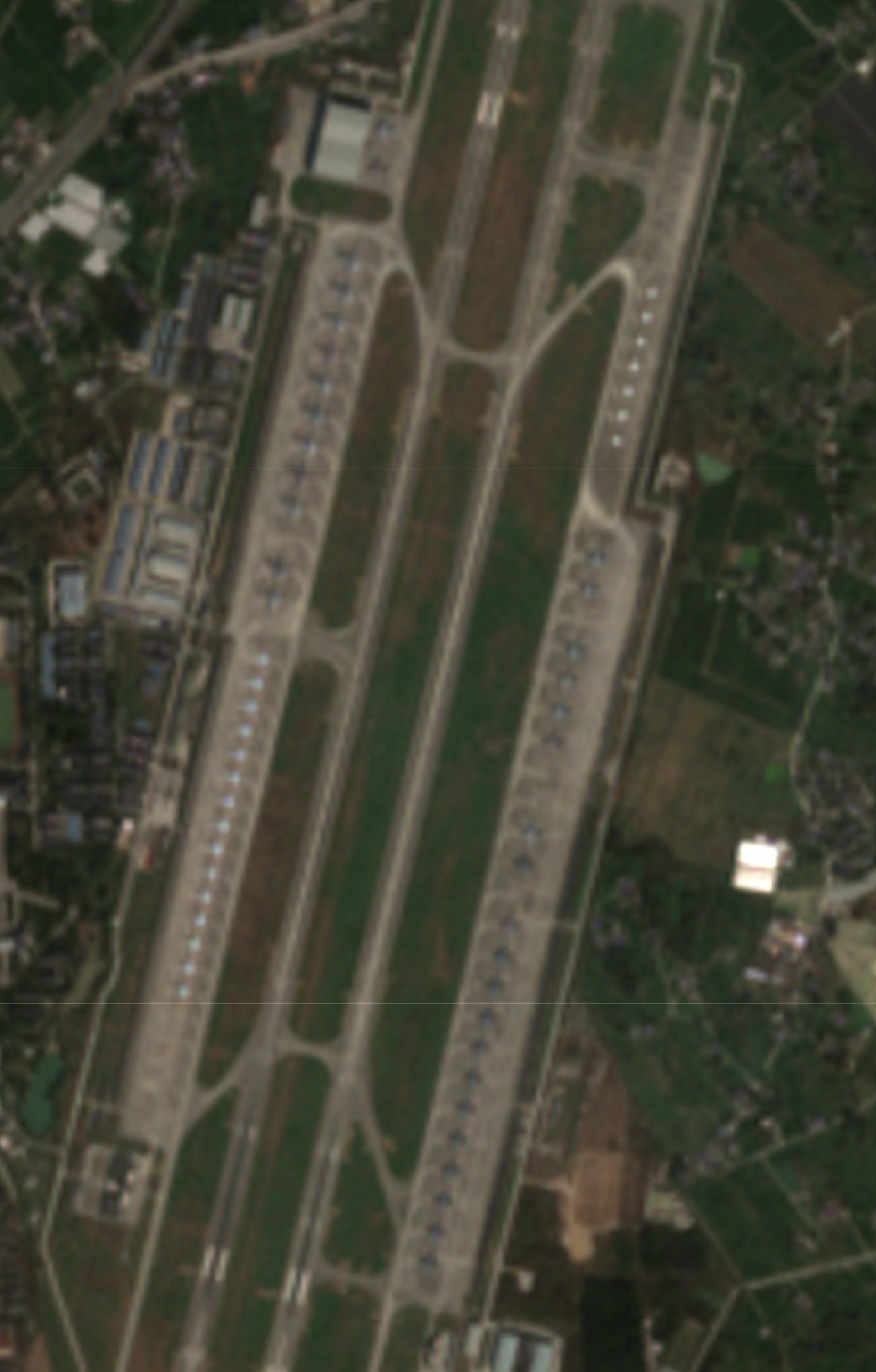 西部某地停机坪上有Y-20x33、Y-8/9x15和Y-7x7，还有几架Y