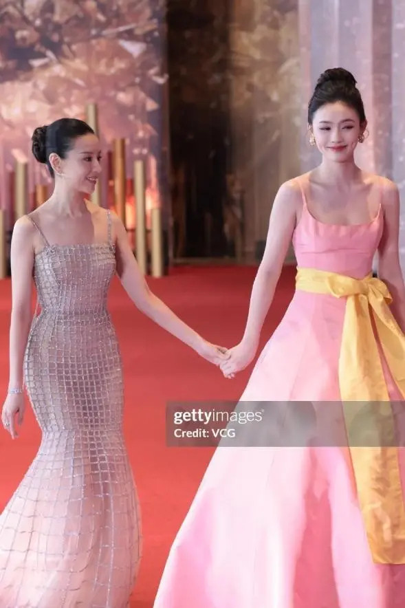 个子矮却美若天仙的5位女星，合照从没输过，赢在了骨相和气质上，看看有你喜欢的吗总有人迷信，个子高，合