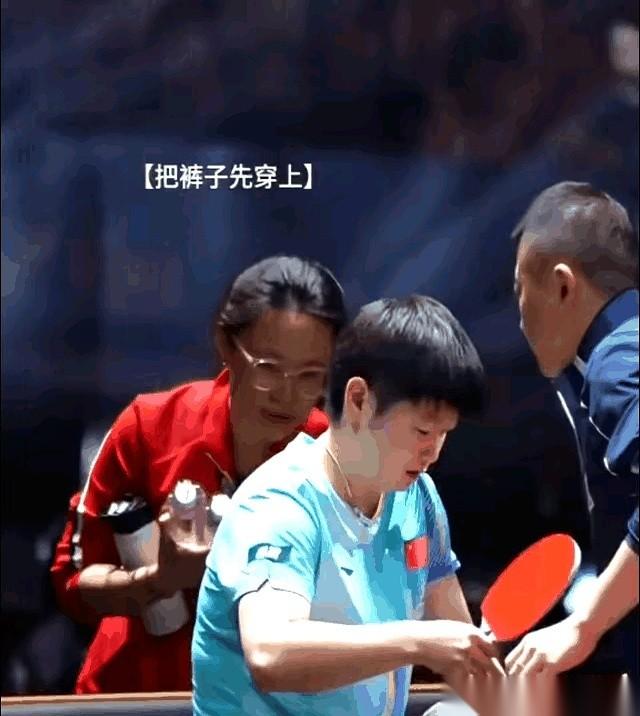 莎莎在6号上午直接缺席了训练，由任姐陪着去了急诊。转头到了发布会上，她一个人面