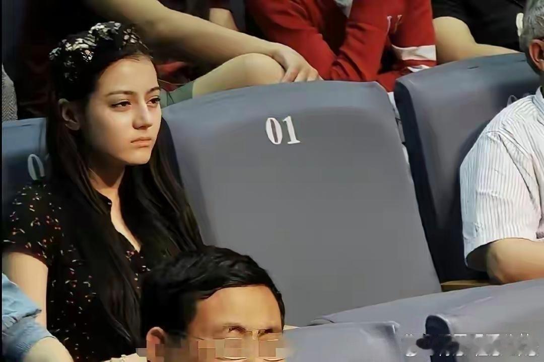 大学时期的迪丽热巴，你觉得怎么样？​​​