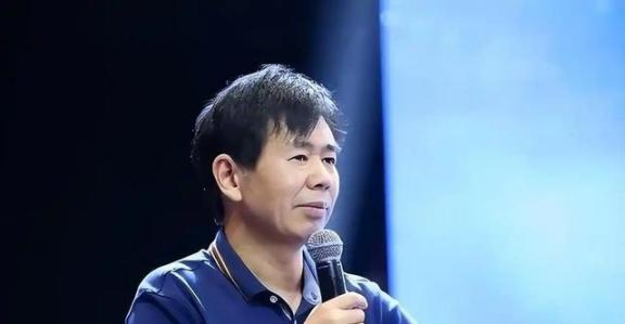 中国军事专家戴旭，曾抛出了一个观点：如果中美真有一天刀兵相见，中国完全可以主动“