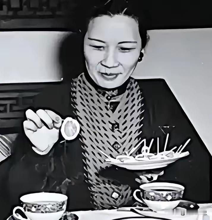 宋美龄，106岁去世，她的贴身厨子回家后不久自尽，事后妻子含泪透露缘由：无路可走！宋美龄去世后，贴身