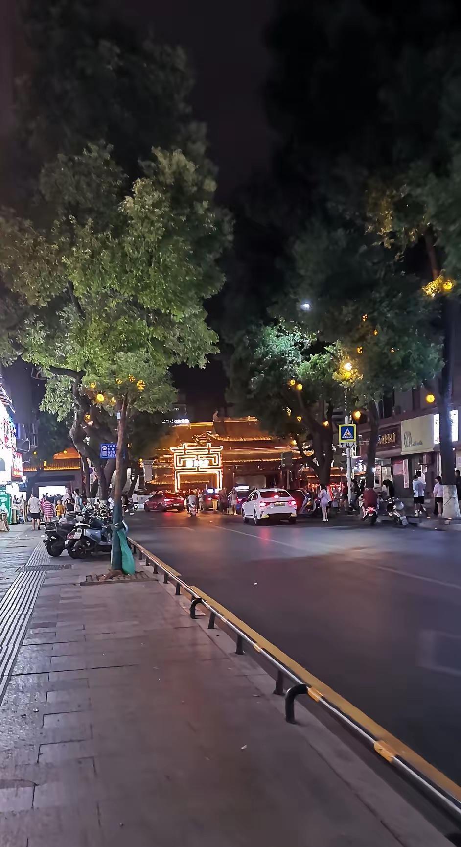 不正常，绝对不正常！大家有没有发现，今年的双十一热度下降了，网上购物的人也少了。