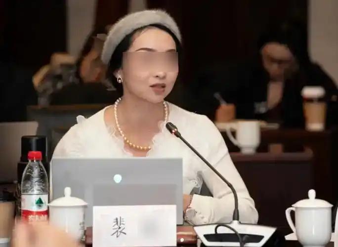 北理工把裴某给开了，这可以算是一个里程碑事件了。 在国内高校过往的师德舆情处